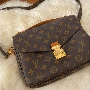 Louis Vuitton messenger bag